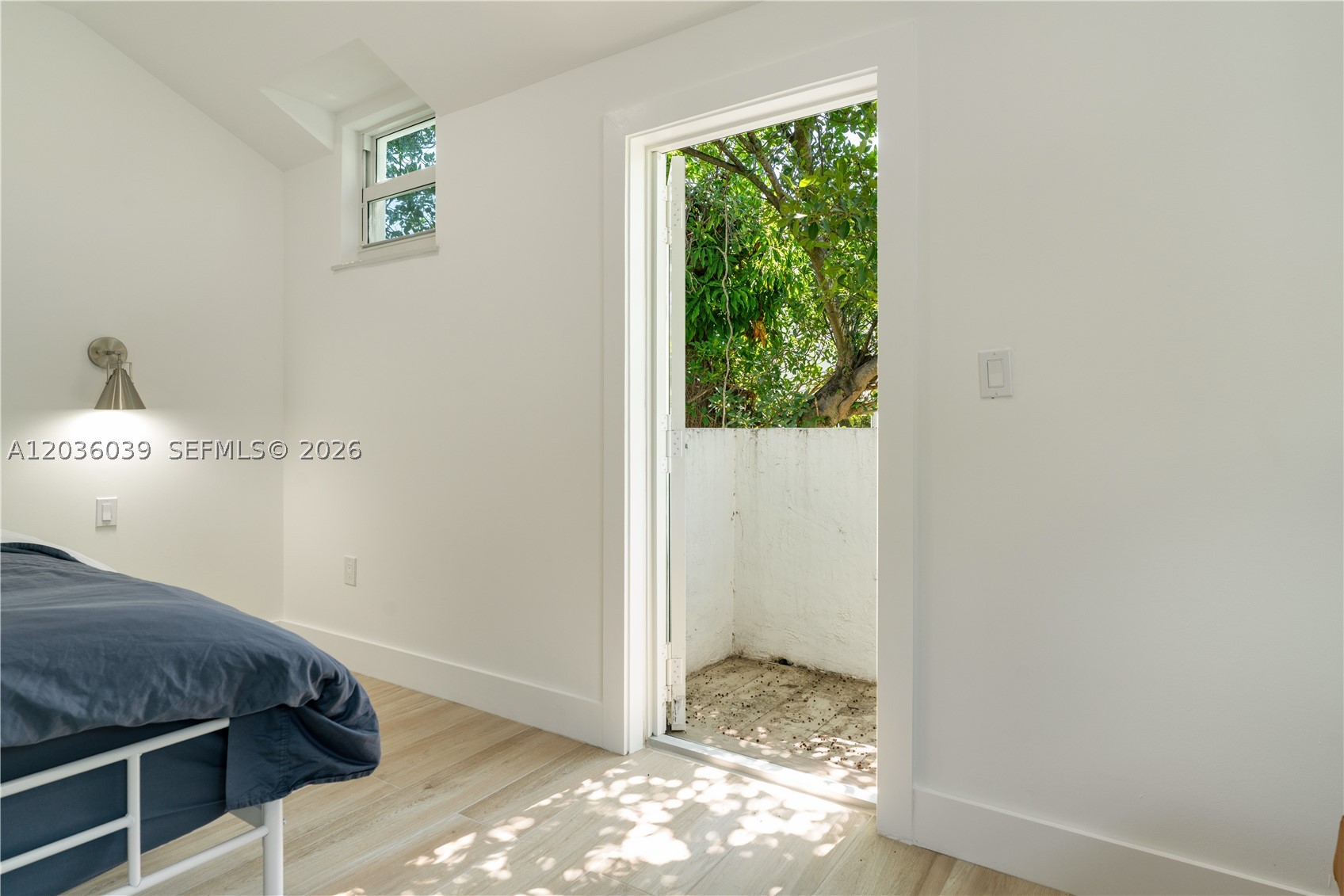ARBORETUM IN THE GROVE CO - Residential Lease