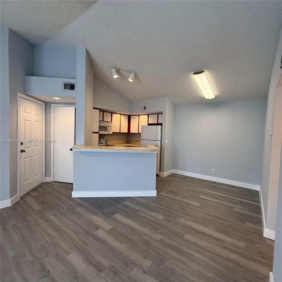 CORAL KEY CONDO - Residential Lease