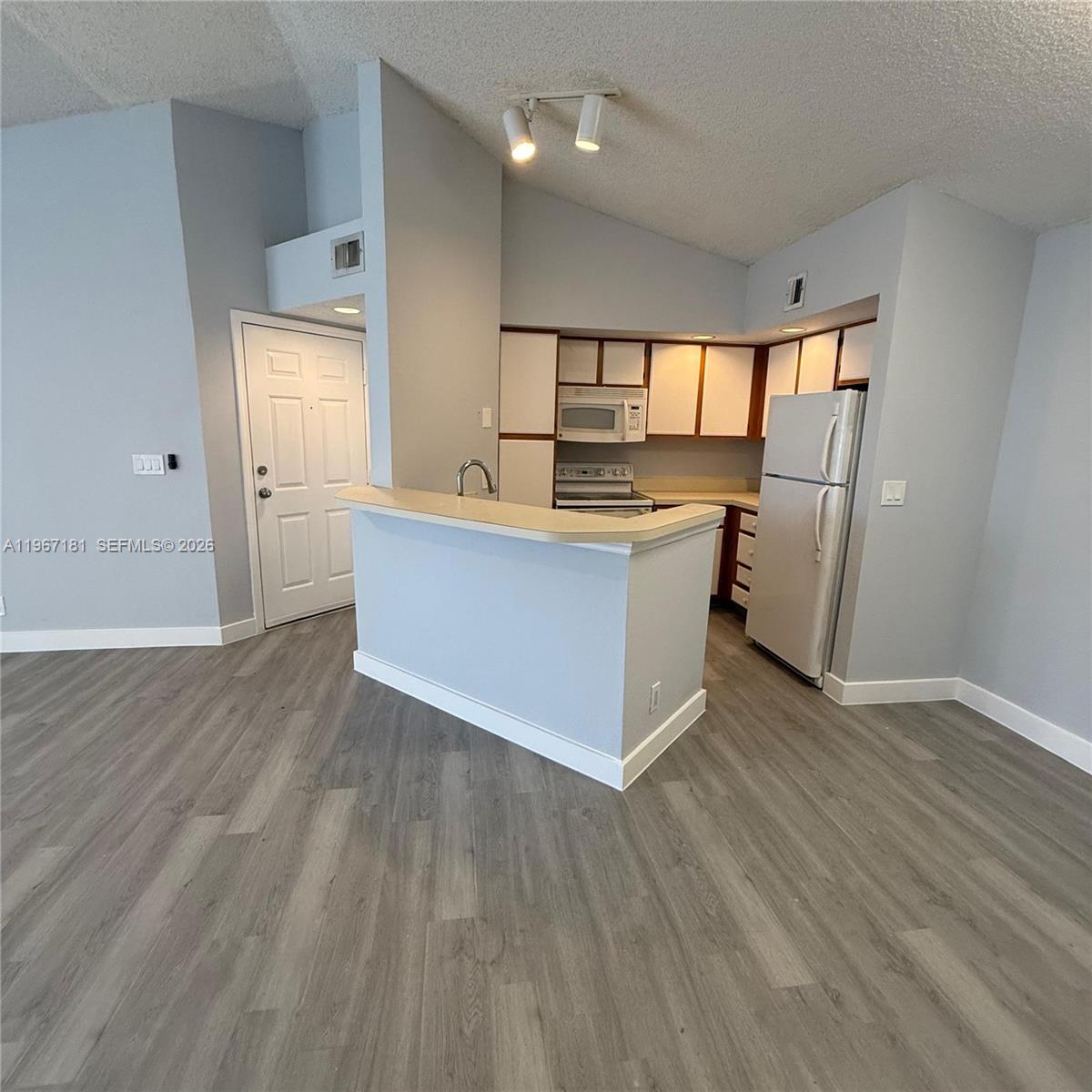 CORAL KEY CONDO - Residential Lease