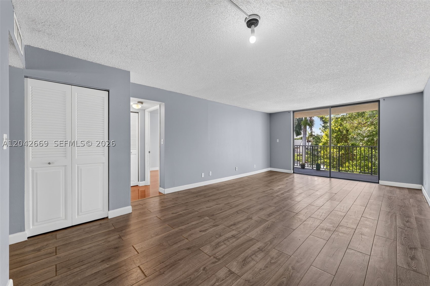 GATE THREE CONDO - Residential
