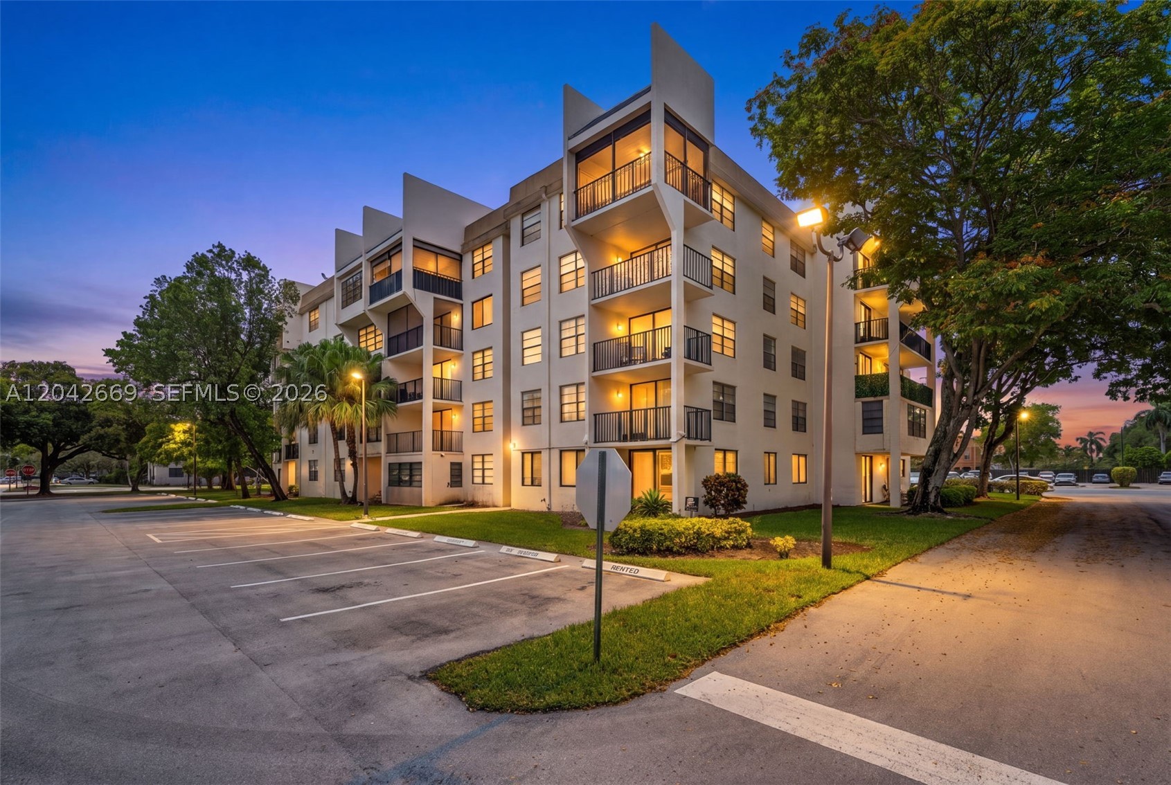 GATE THREE CONDO - Residential