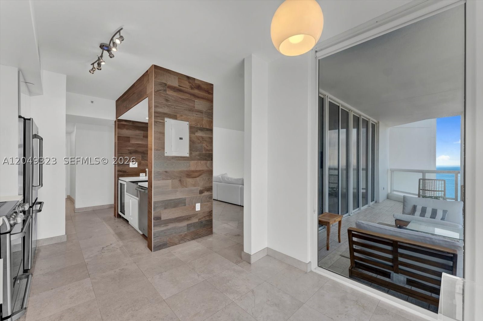 LA TOUR CONDO - Residential Lease