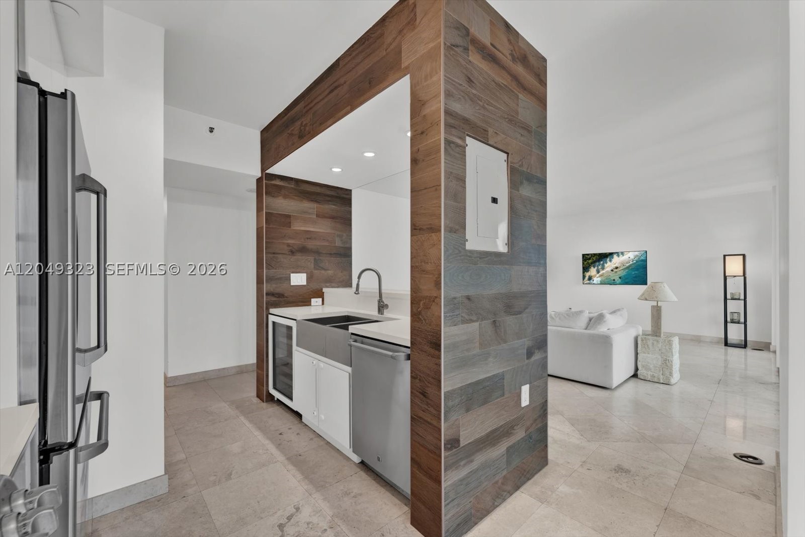LA TOUR CONDO - Residential Lease