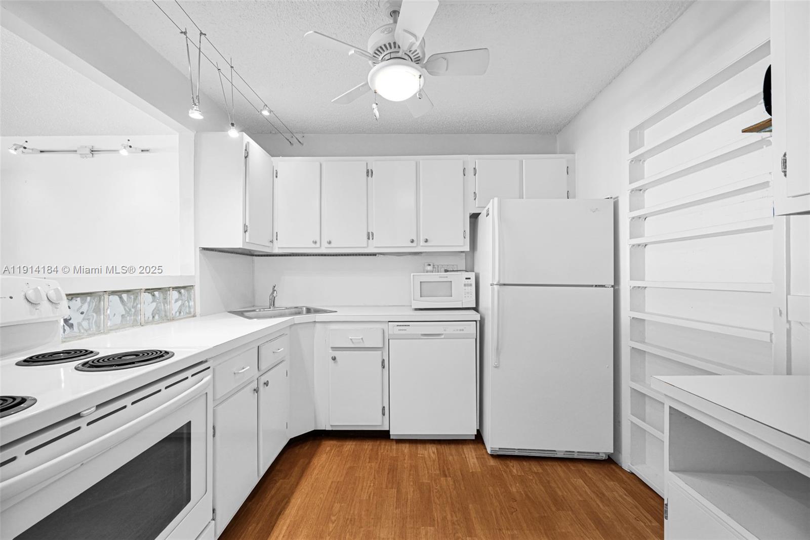TRAFALGAR TOWERS CONDOMIN - Residential