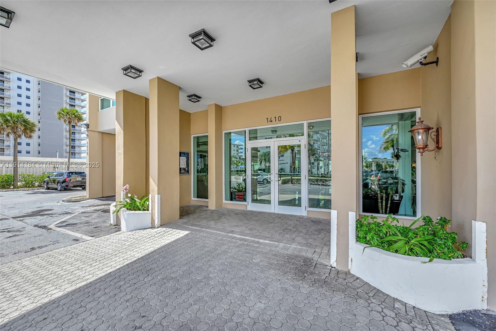 TRAFALGAR TOWERS CONDOMIN - Residential
