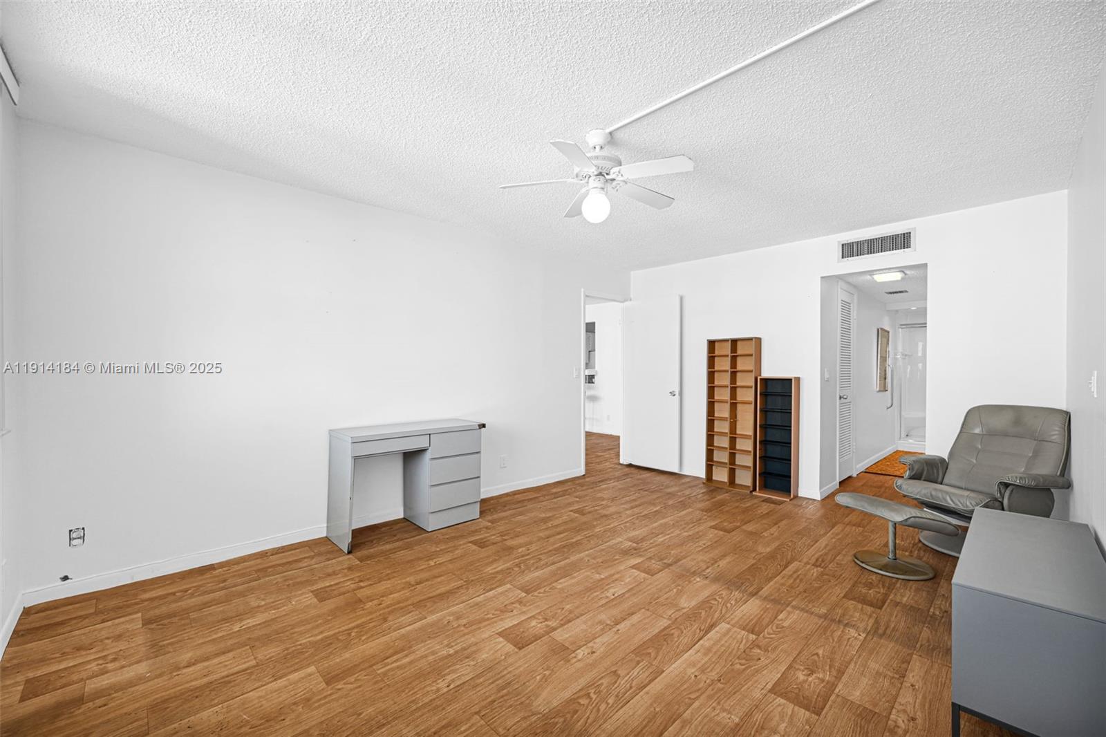 TRAFALGAR TOWERS CONDOMIN - Residential