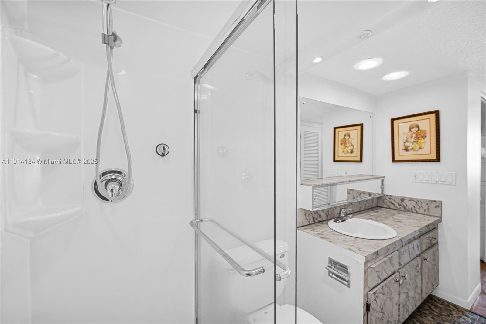 TRAFALGAR TOWERS CONDOMIN - Residential