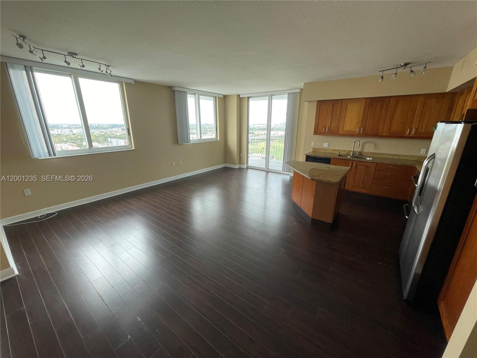 DUO CONDOMINIUM EAST - Residential