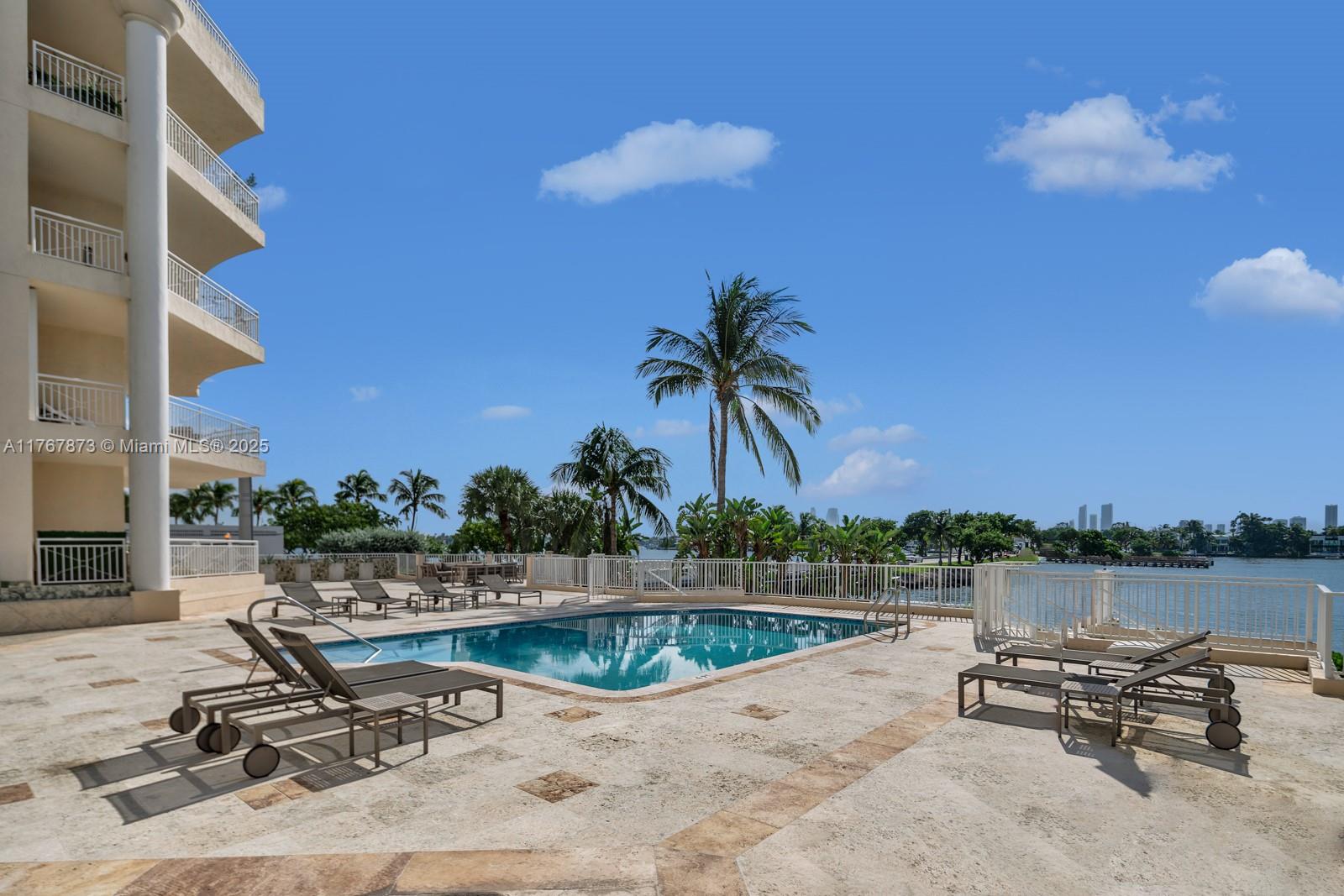 THE VISTAS CONDO - Residential
