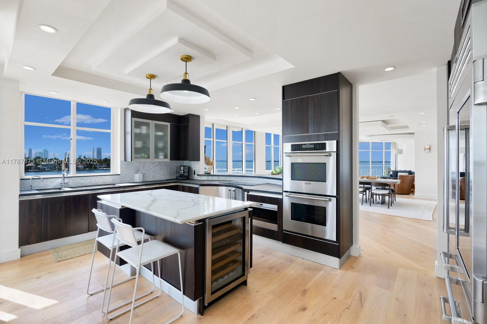 THE VISTAS CONDO - Residential