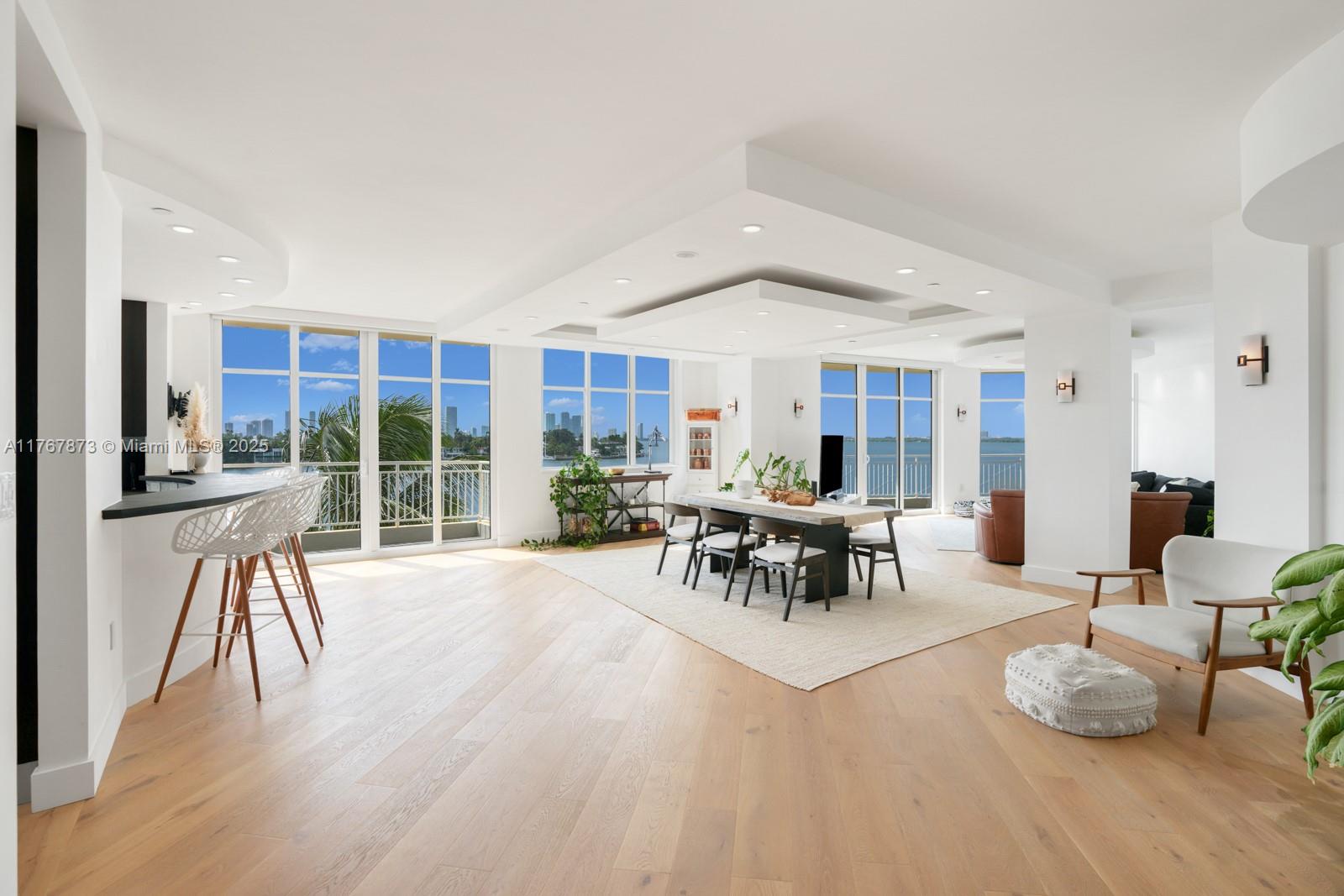 THE VISTAS CONDO - Residential