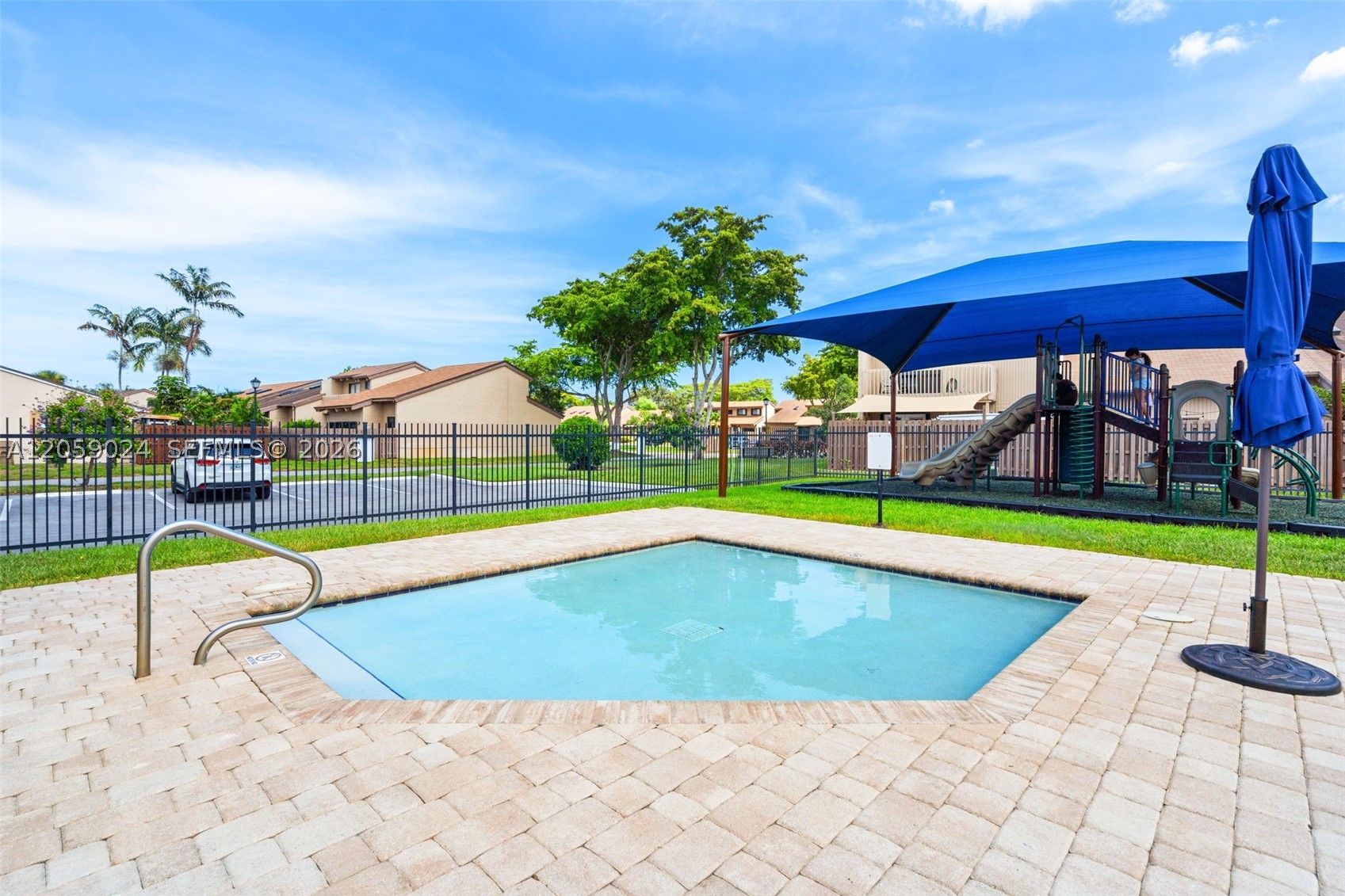 ARROWHEAD GOLF & TENNIS C - Residential