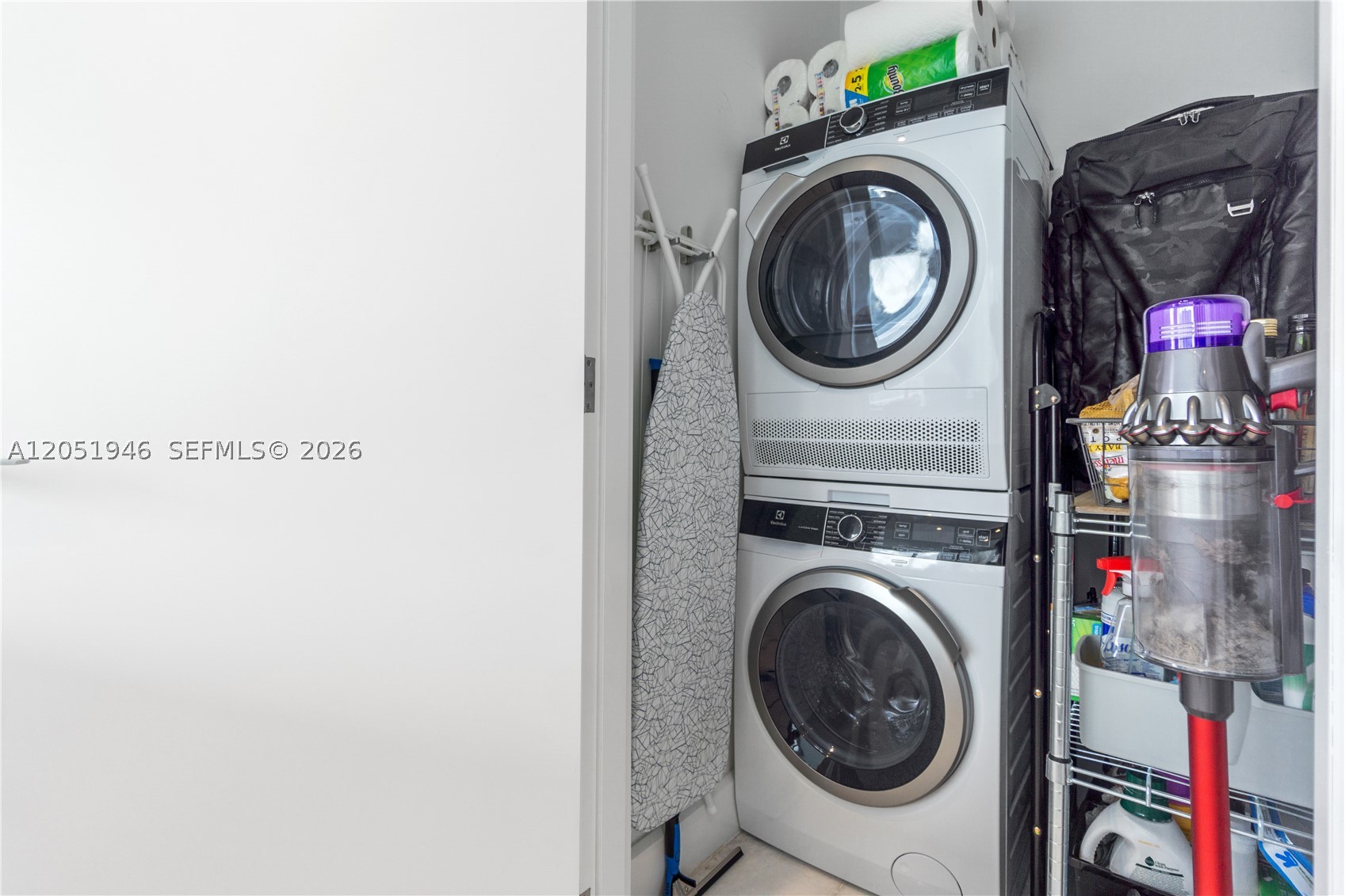 ESCOTTONIA PARK - Residential Lease