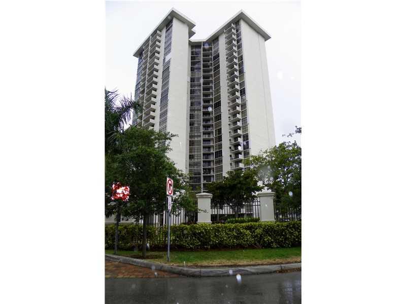 SPACIOUS 2/2 CONDO IN WILLIAMS ISLAND. FEATURES INCLUDE: GATED ENTRANCE,CONCIERGE,VALET PARKING. IMPECABLE CONDITION, TILE FLOORS THOUGHOUT, BUILT-IN CABINETS, CALIFORNIA CLOSETS & BALCONY.  GREAT LOCATION NEAR SHOPPING AND PUBLIC TRANSPORTATION.