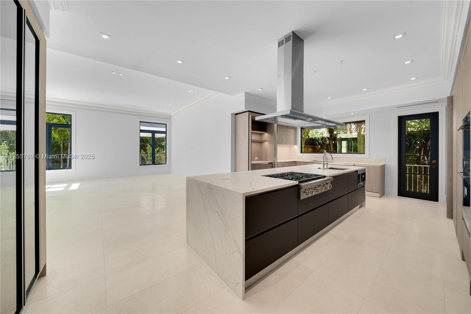 SUB OF LAGORCE ISLAND - Residential