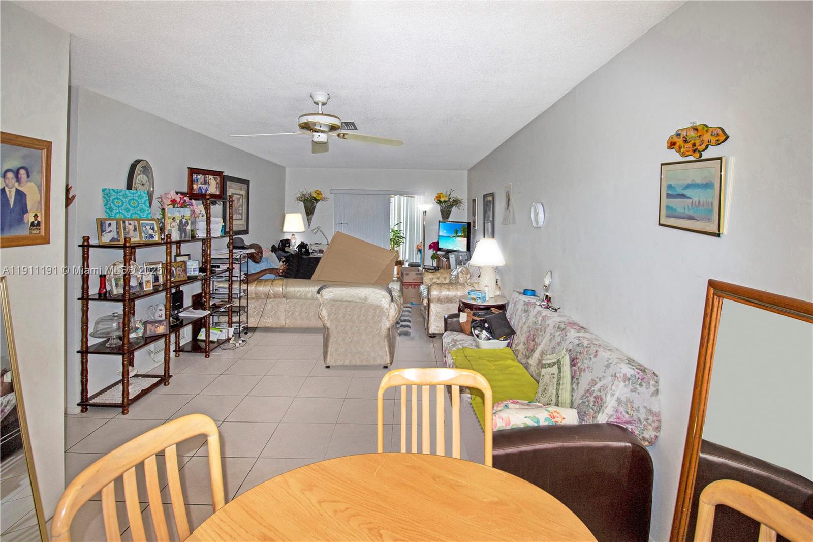 VILLAGE ROYALE CONDO 8 - Residential