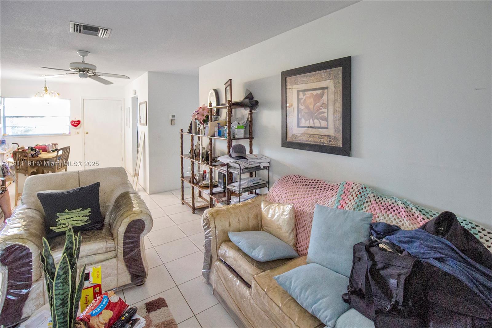 VILLAGE ROYALE CONDO 8 - Residential