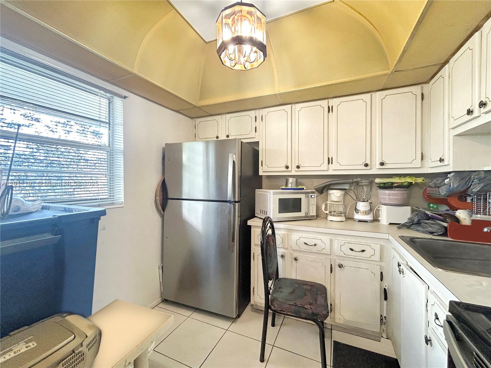 VILLAGE ROYALE CONDO 8 - Residential