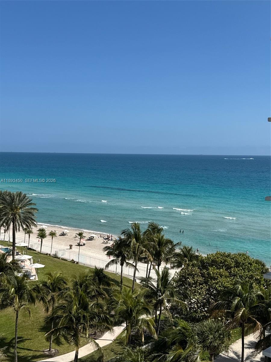 THE AVENTURA BEACH CLUB C - Residential