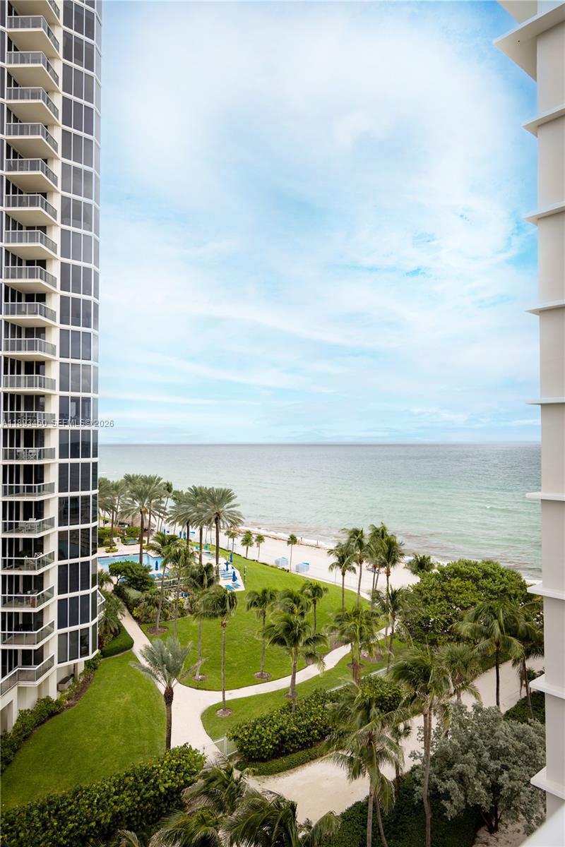 THE AVENTURA BEACH CLUB C - Residential