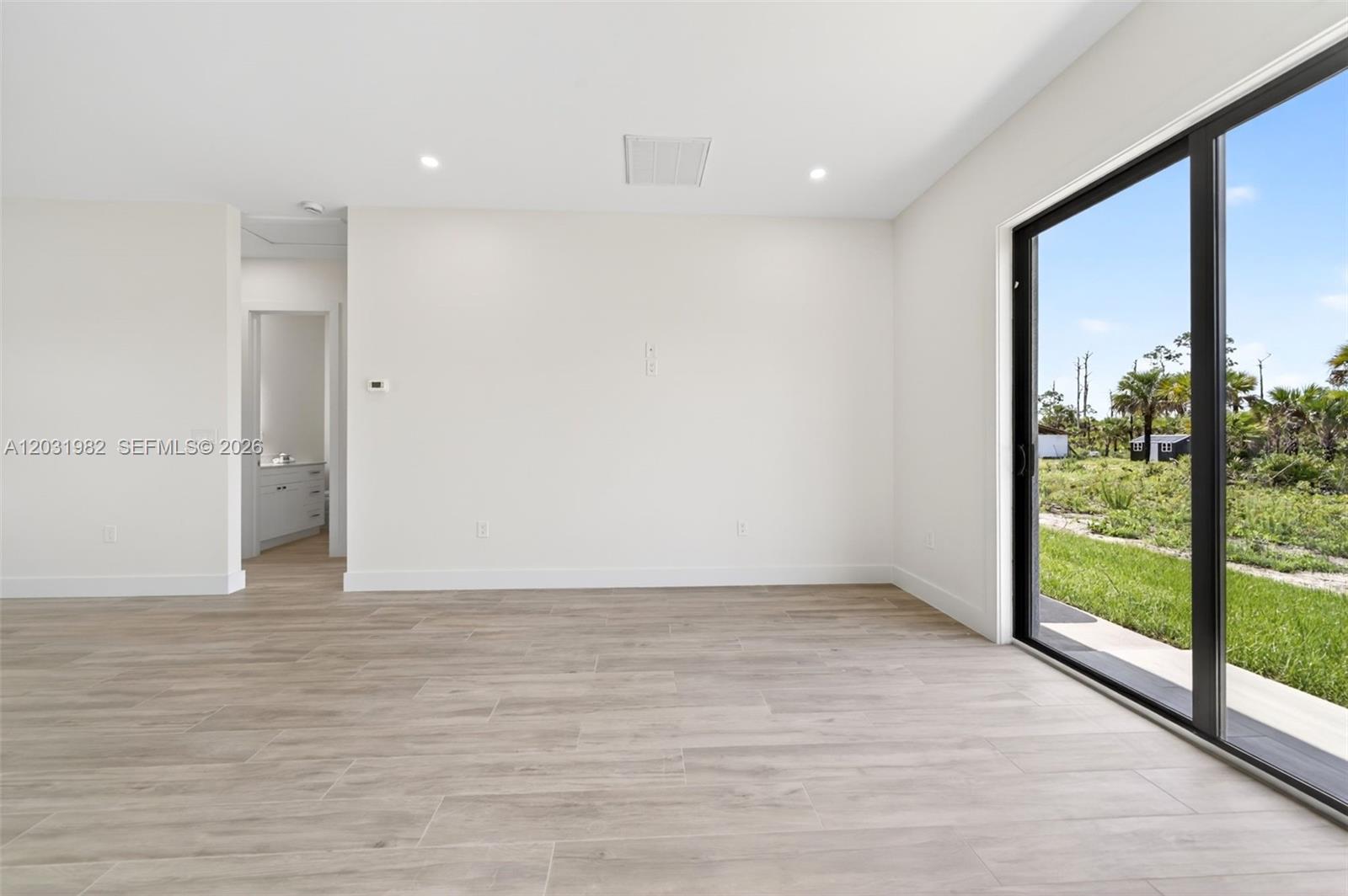 352900 - GOLDEN GATE EST U - Residential