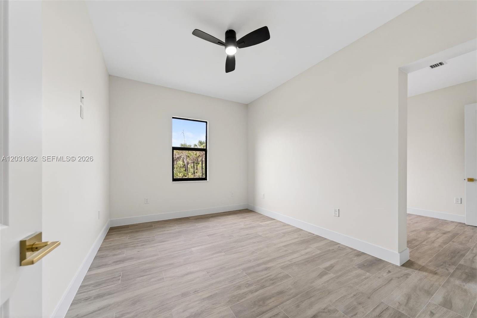 352900 - GOLDEN GATE EST U - Residential