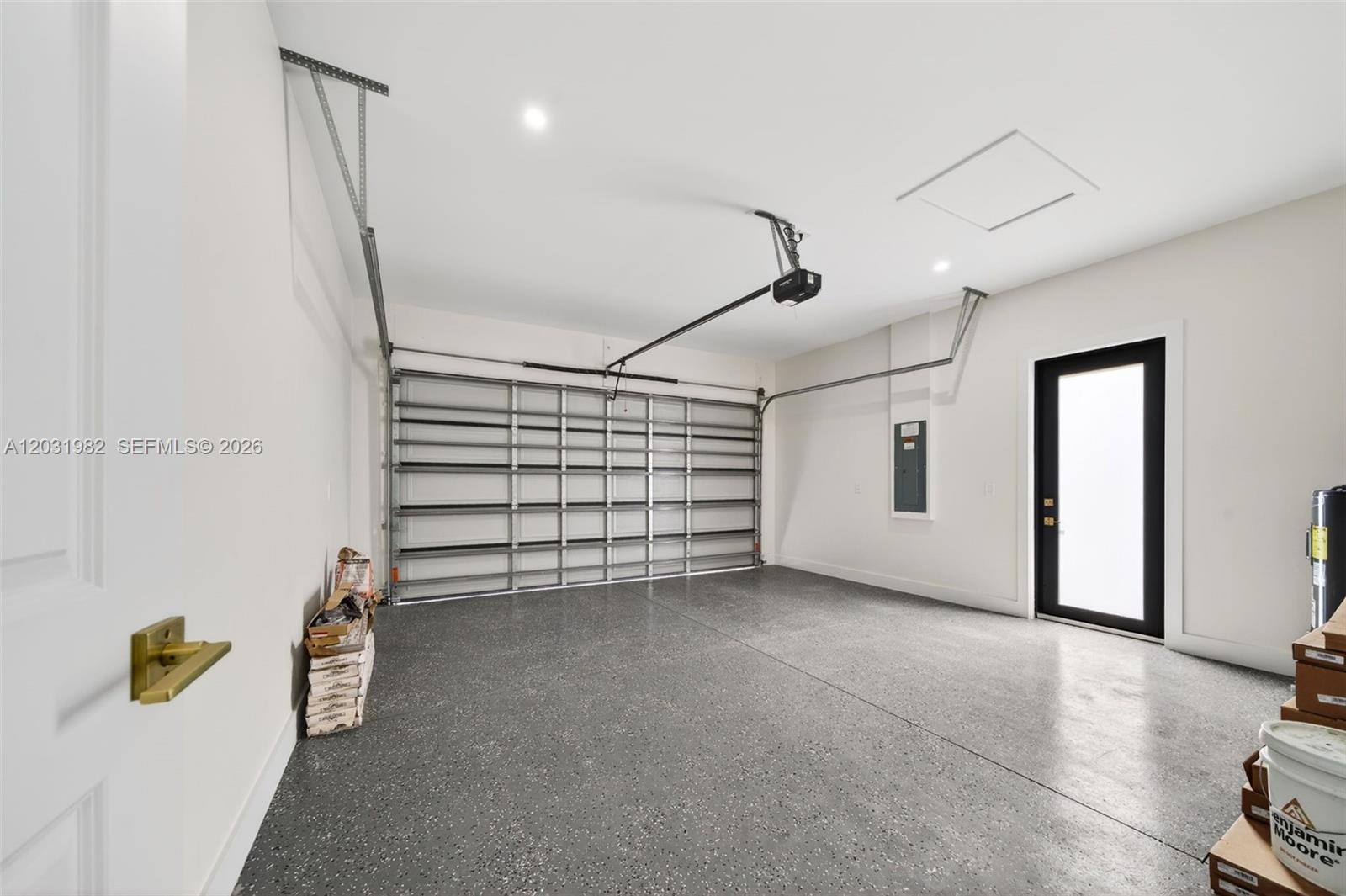 352900 - GOLDEN GATE EST U - Residential