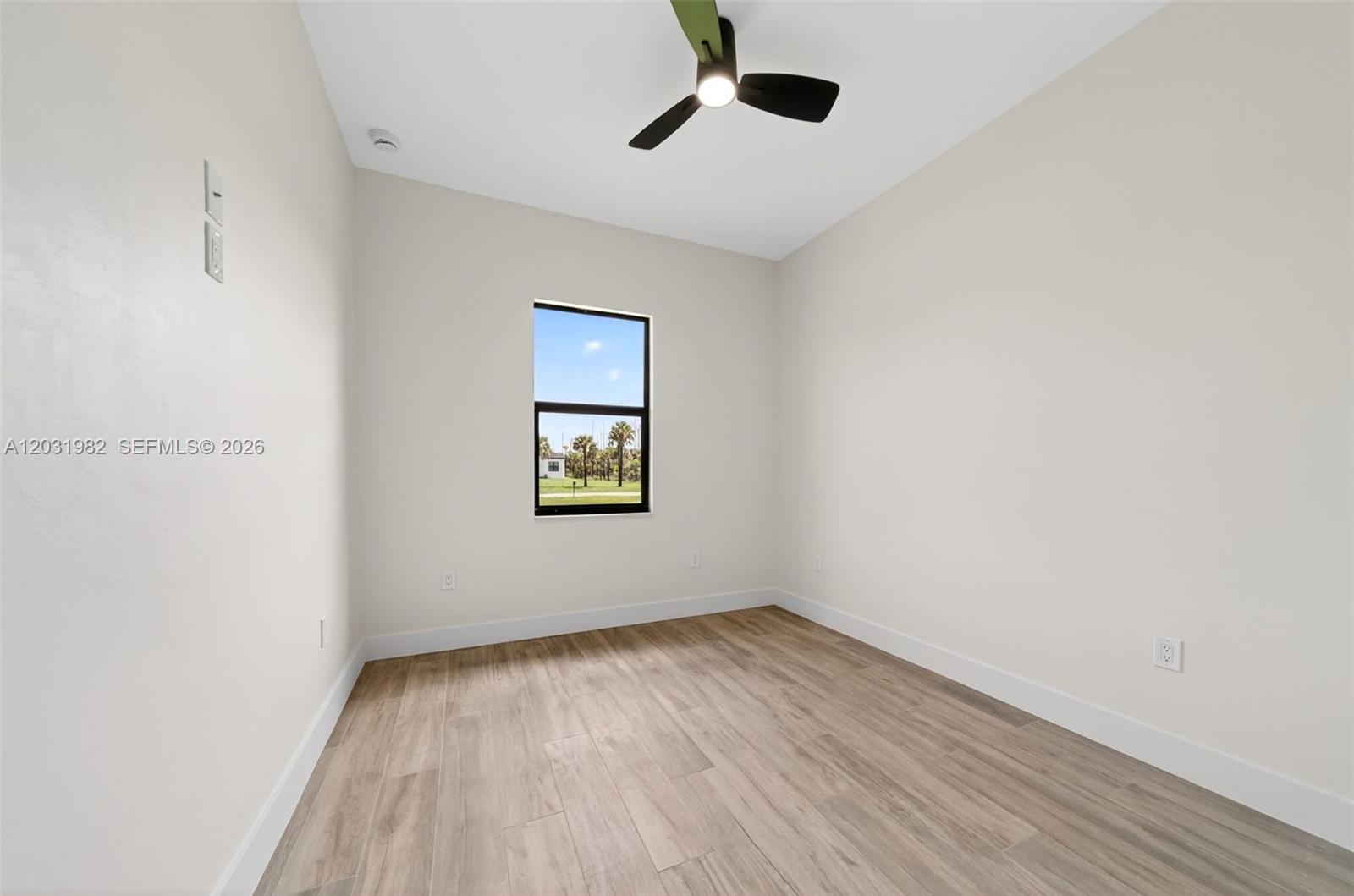 352900 - GOLDEN GATE EST U - Residential