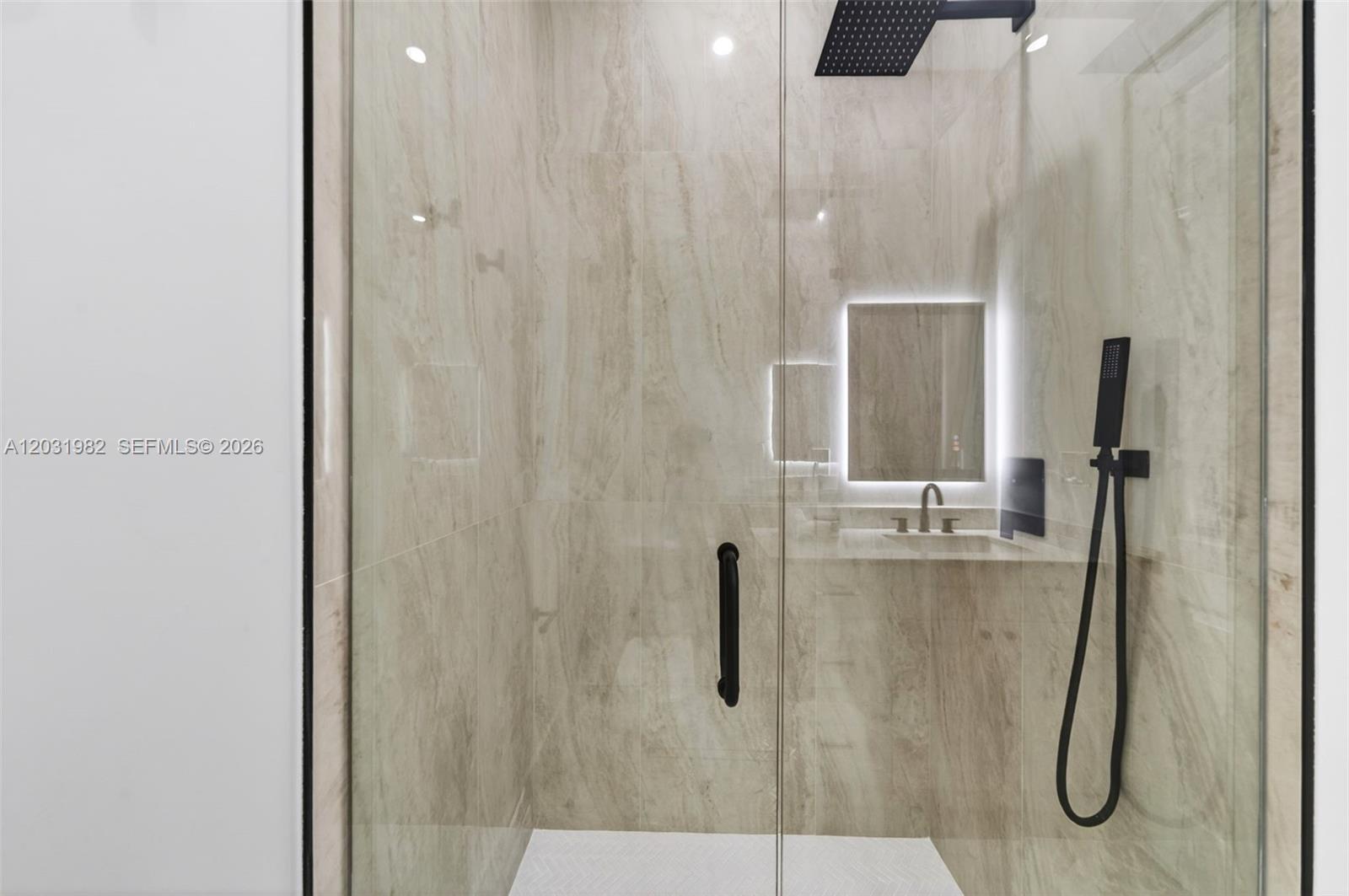 352900 - GOLDEN GATE EST U - Residential