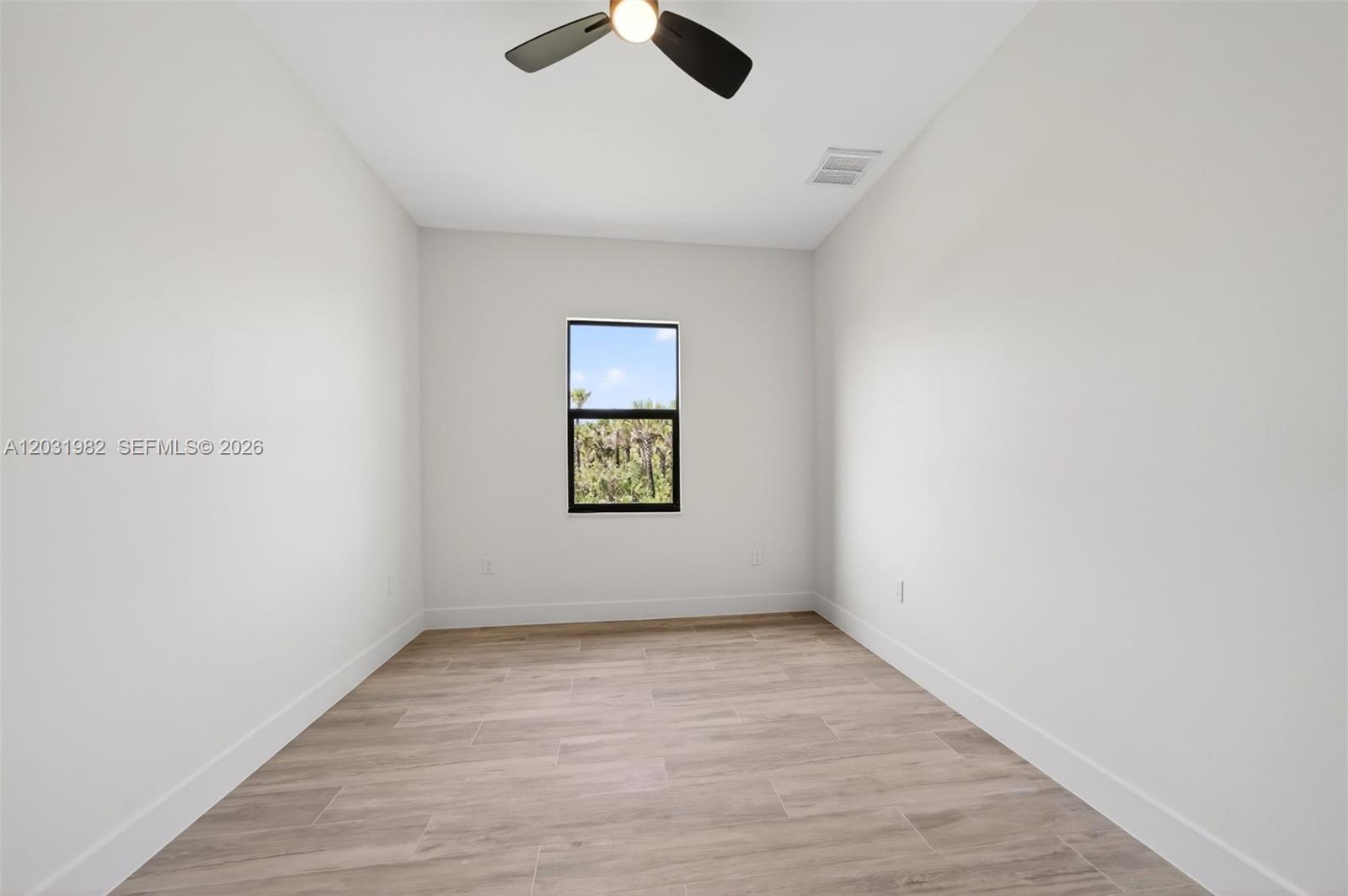 352900 - GOLDEN GATE EST U - Residential