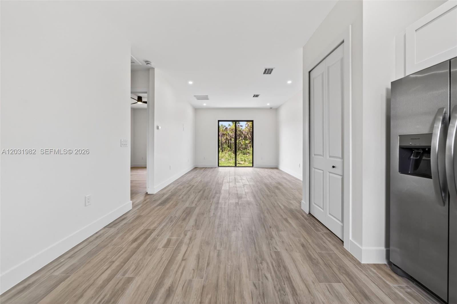 352900 - GOLDEN GATE EST U - Residential