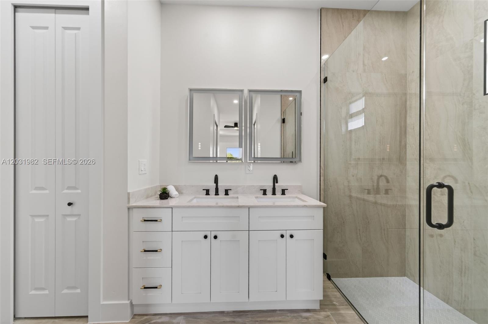 352900 - GOLDEN GATE EST U - Residential