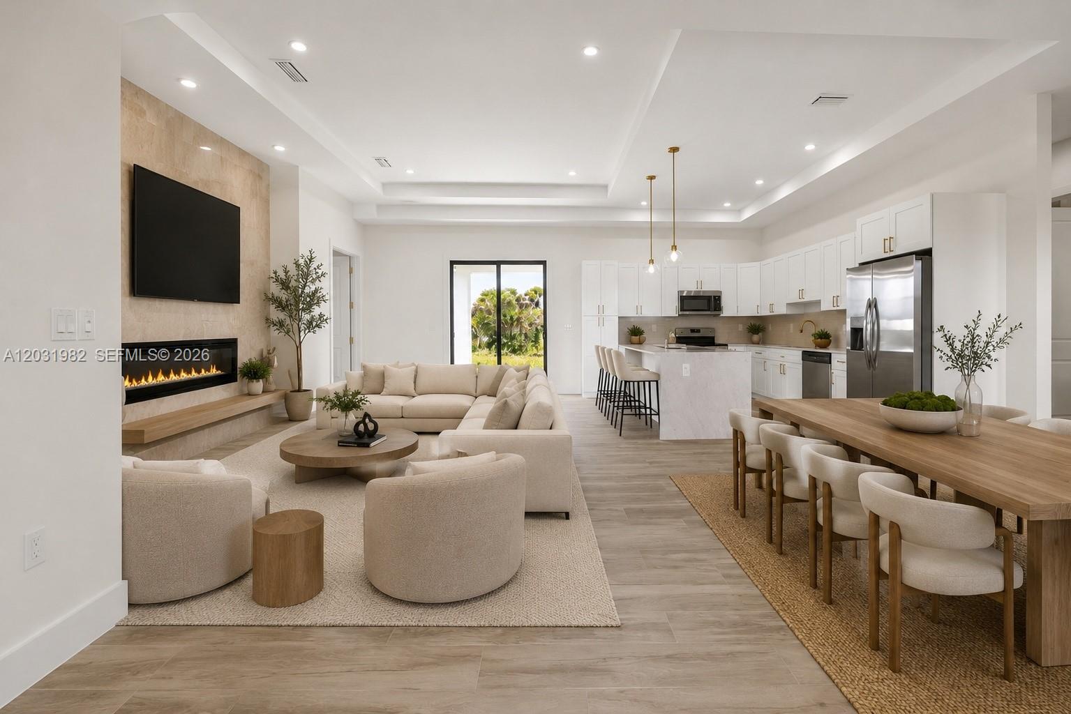 352900 - GOLDEN GATE EST U - Residential