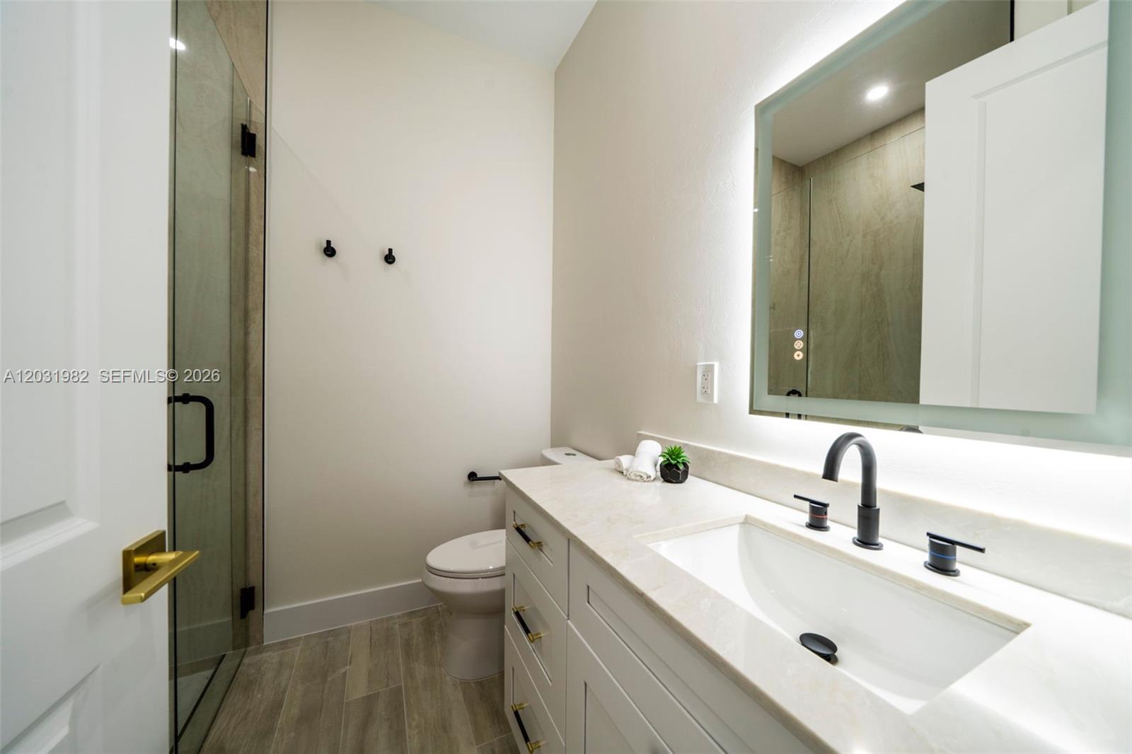 352900 - GOLDEN GATE EST U - Residential