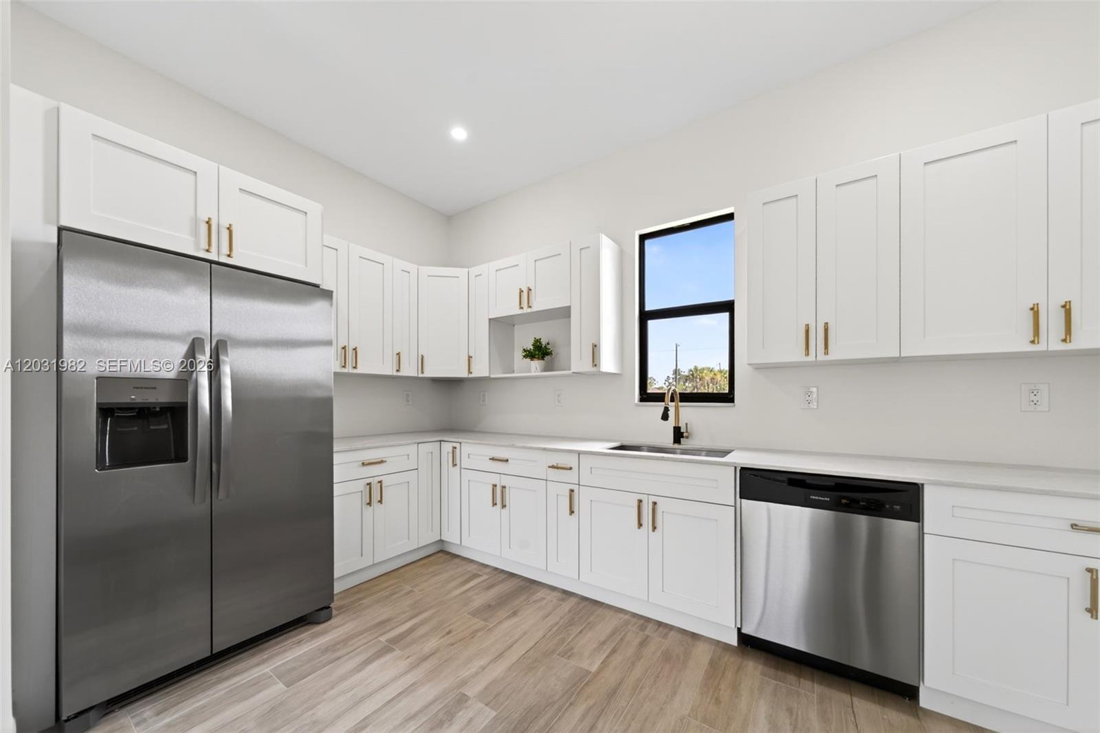 352900 - GOLDEN GATE EST U - Residential