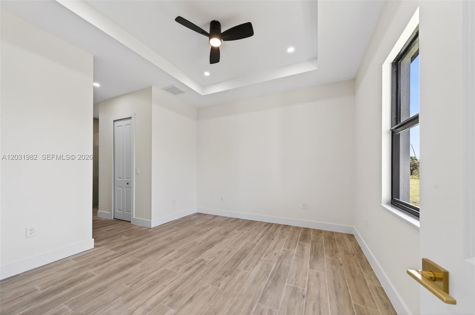 352900 - GOLDEN GATE EST U - Residential