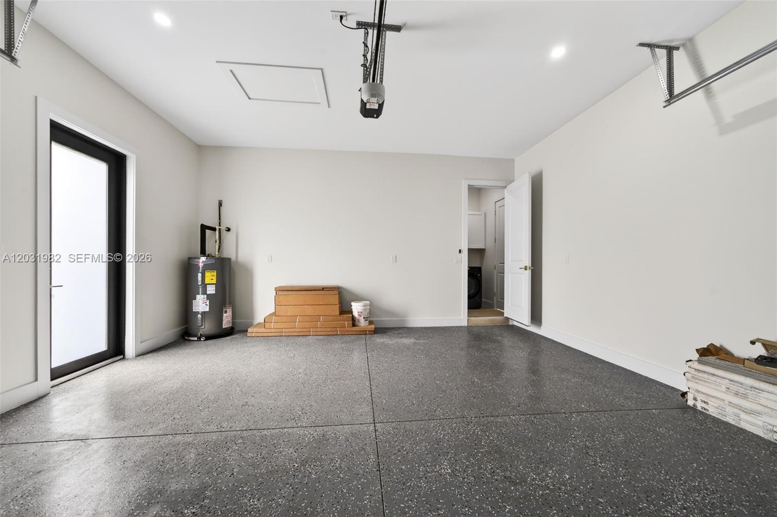 352900 - GOLDEN GATE EST U - Residential
