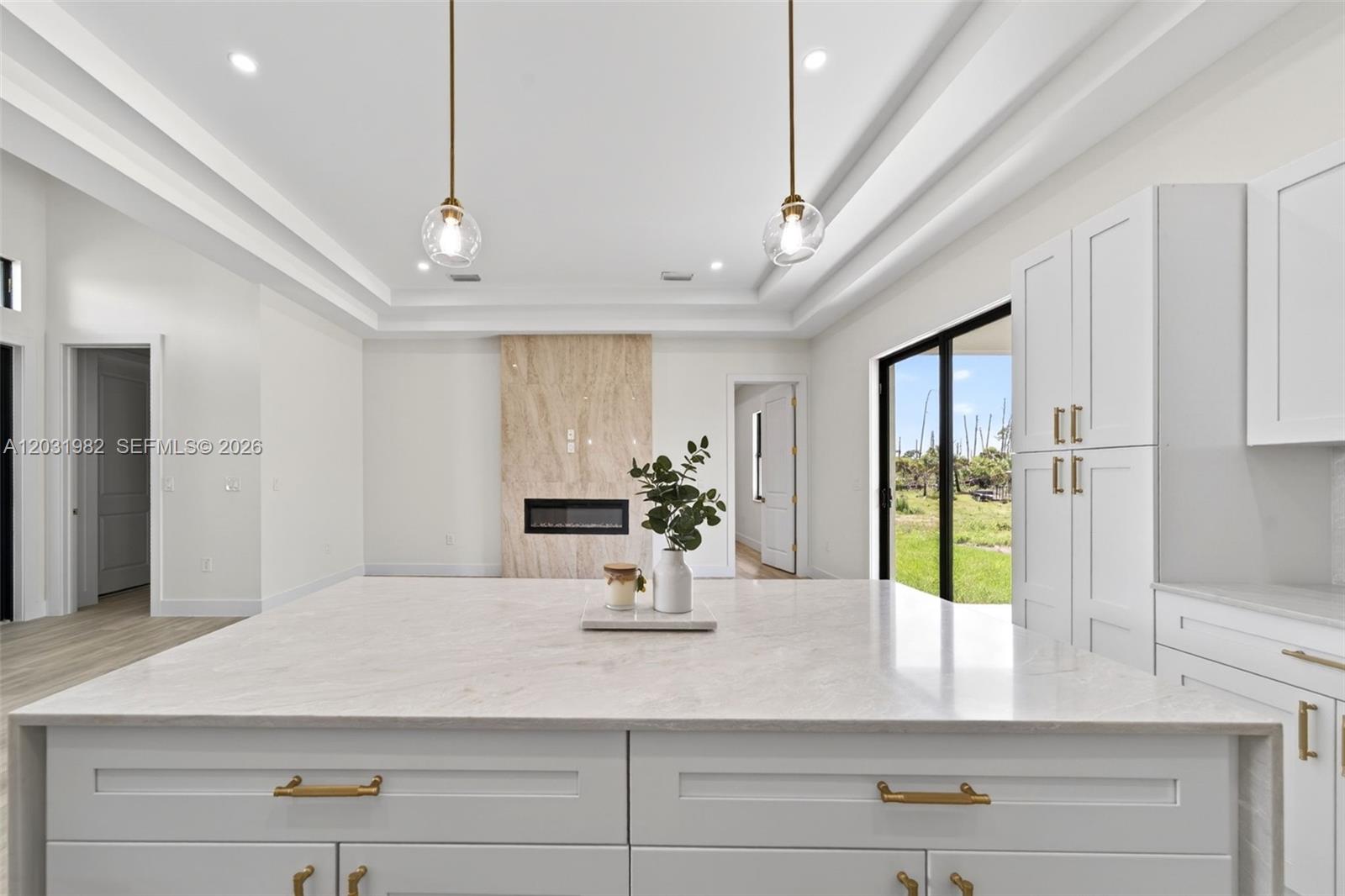 352900 - GOLDEN GATE EST U - Residential