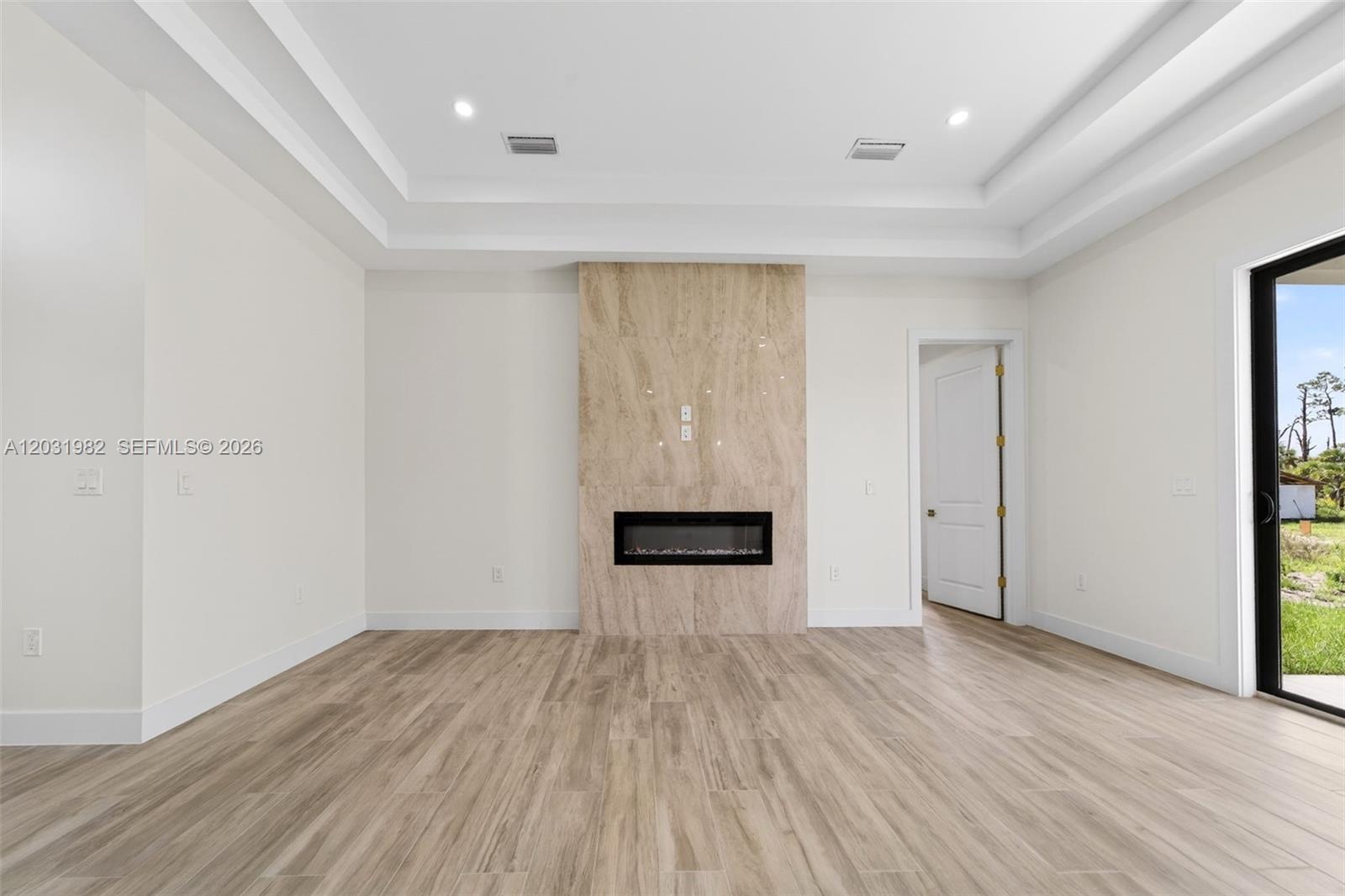 352900 - GOLDEN GATE EST U - Residential