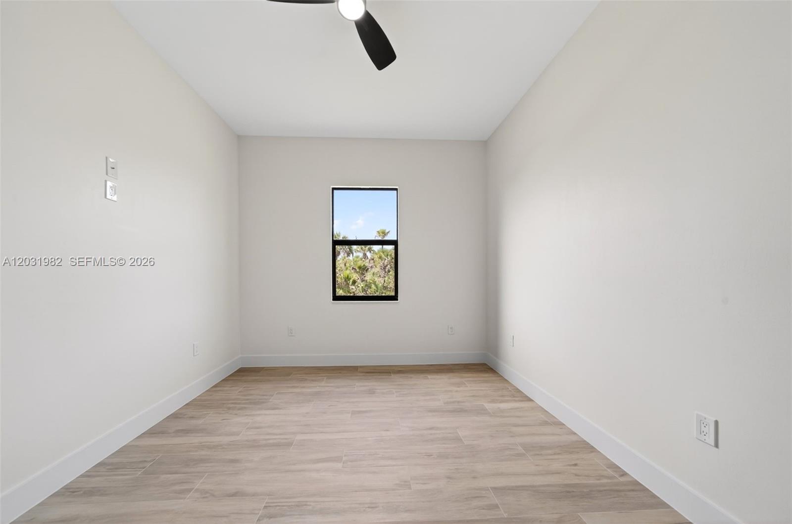 352900 - GOLDEN GATE EST U - Residential