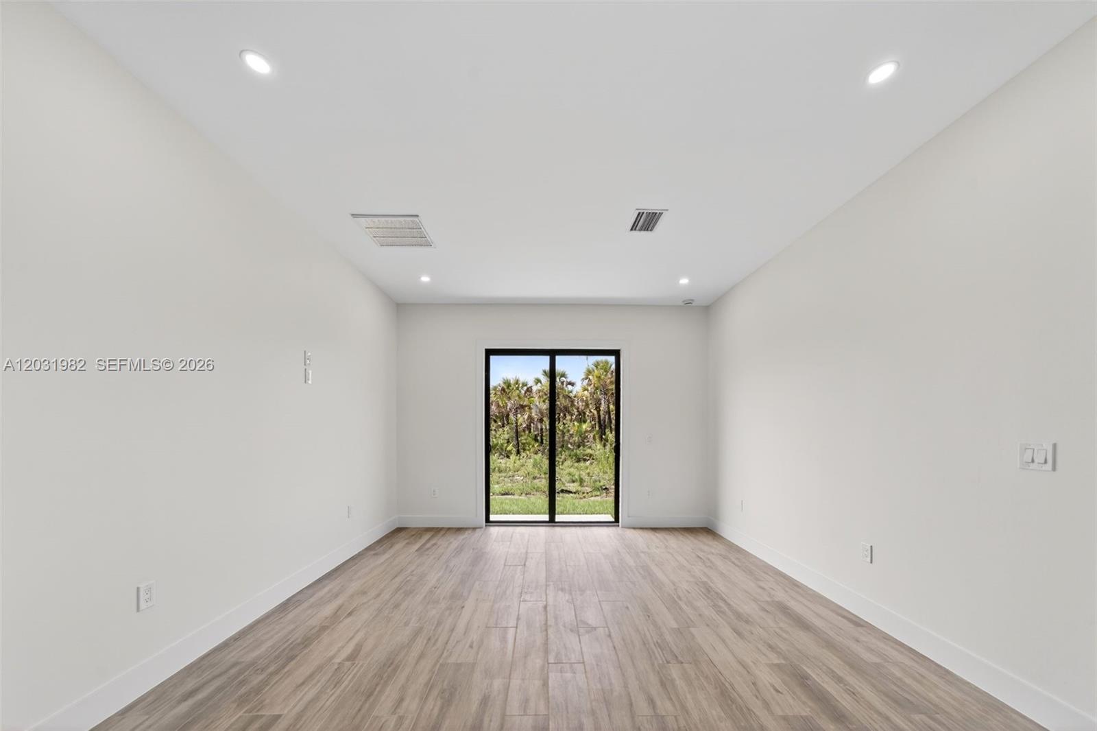 352900 - GOLDEN GATE EST U - Residential