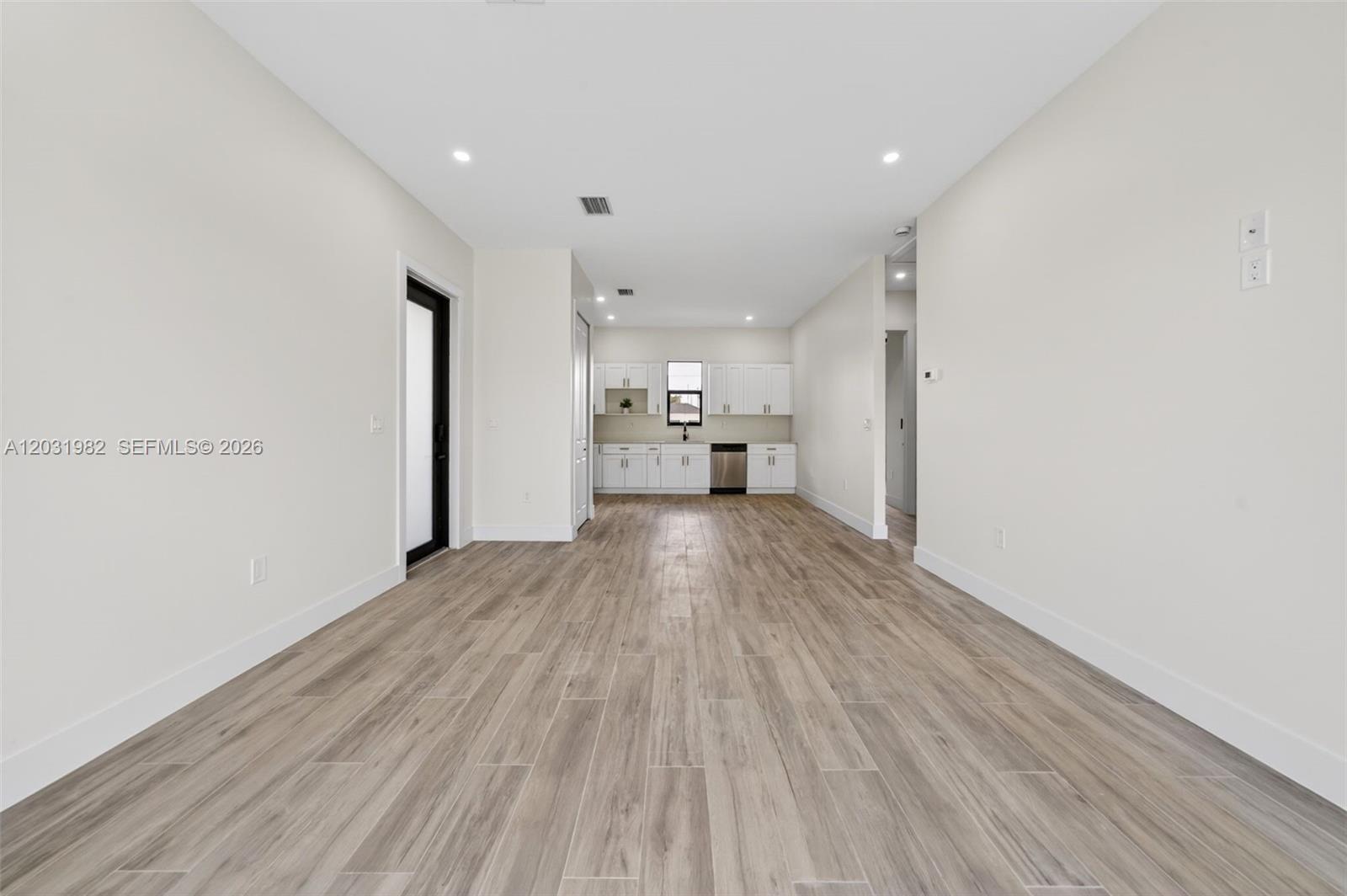 352900 - GOLDEN GATE EST U - Residential