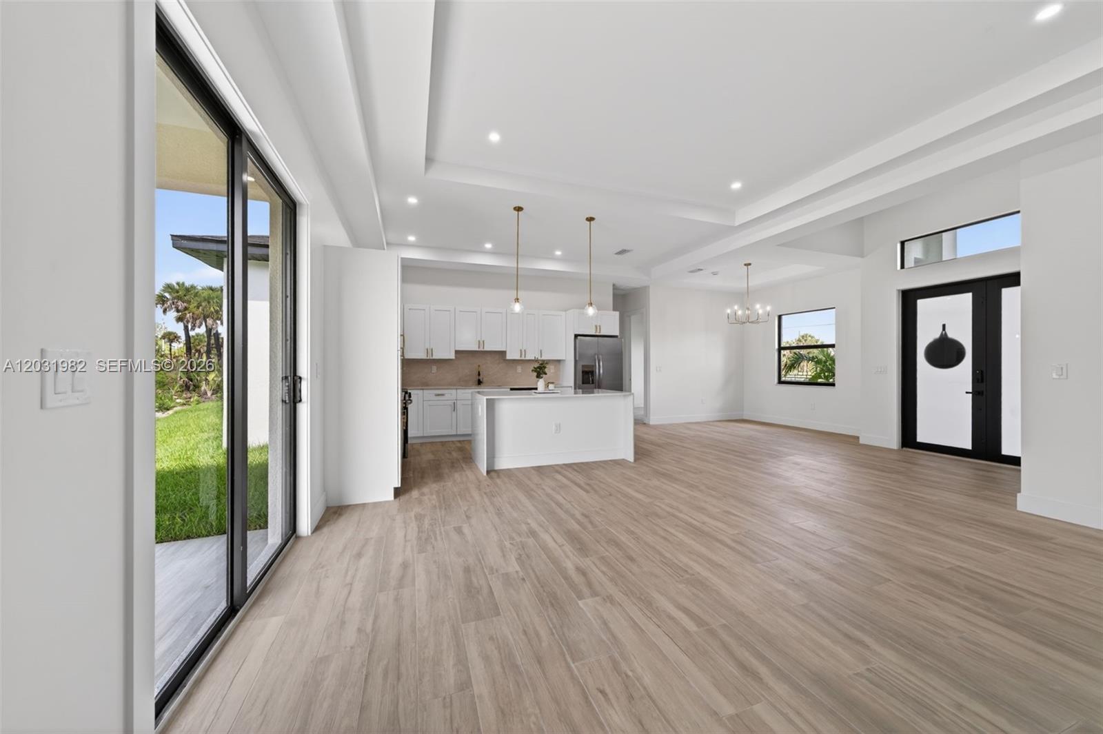 352900 - GOLDEN GATE EST U - Residential