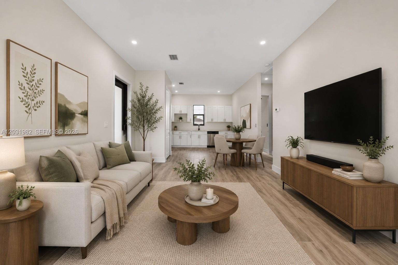 352900 - GOLDEN GATE EST U - Residential