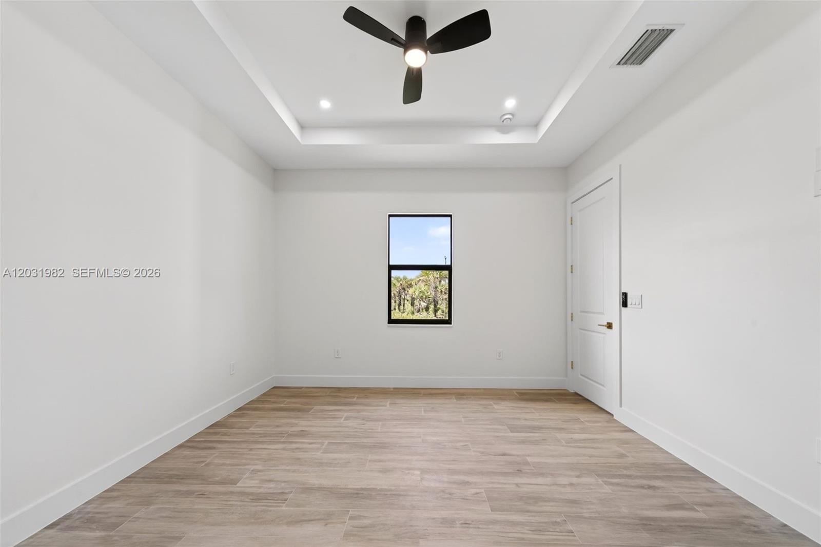352900 - GOLDEN GATE EST U - Residential