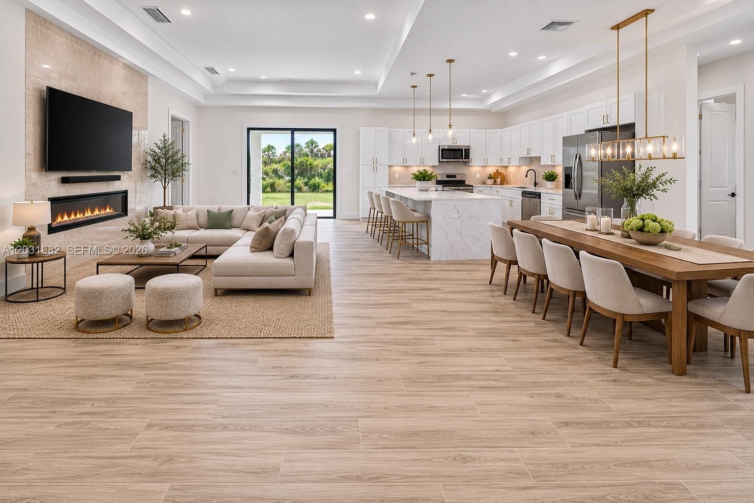 352900 - GOLDEN GATE EST U - Residential