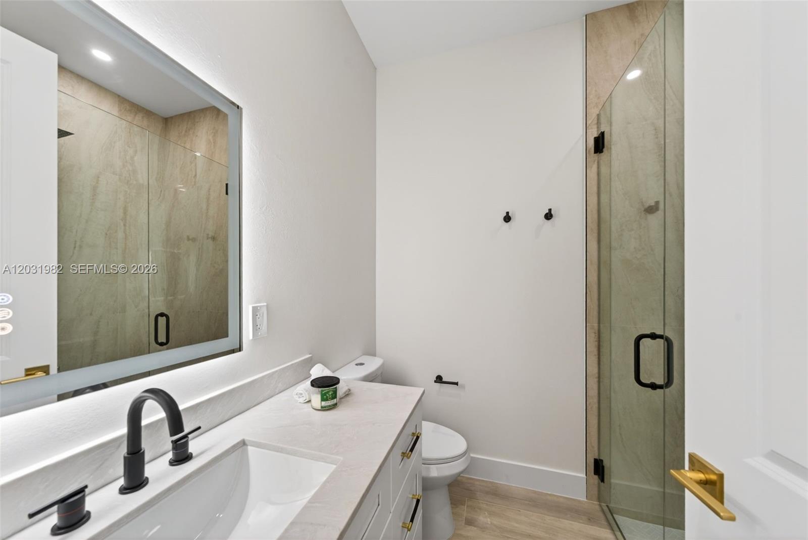 352900 - GOLDEN GATE EST U - Residential