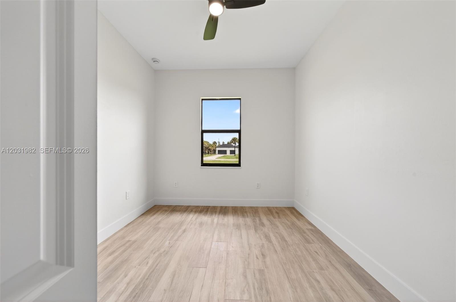 352900 - GOLDEN GATE EST U - Residential