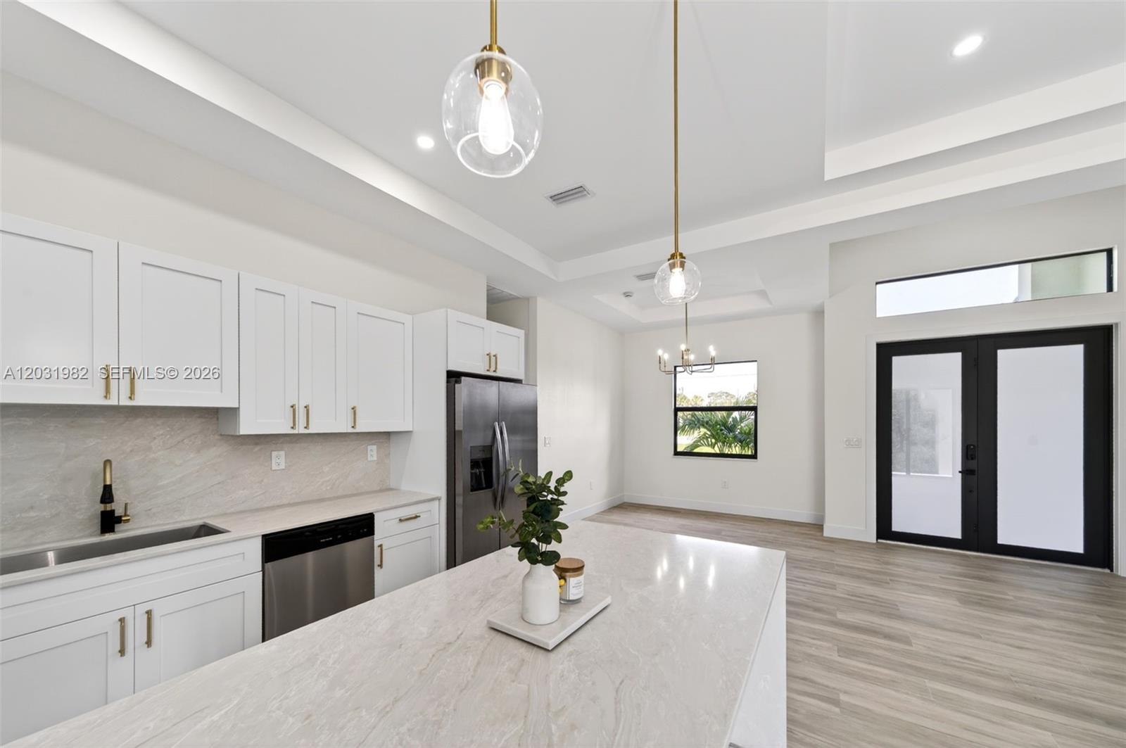 352900 - GOLDEN GATE EST U - Residential