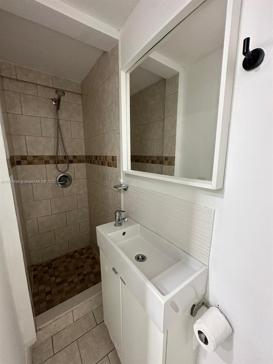 ALAMEDA IV EAST CONDO - Residential Lease